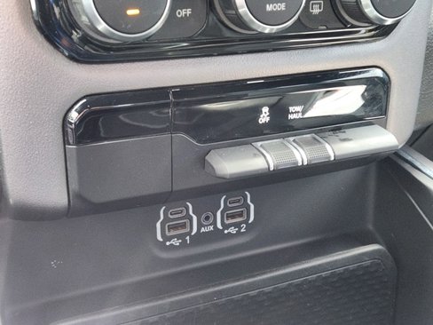 Used 2024 RAM 1500 Laramie image 32