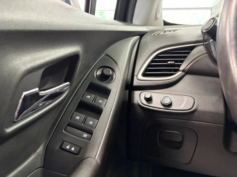 Used 2019 Chevrolet Trax LT w/ LT Convenience Package image 39