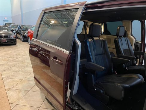 Used 2019 Dodge Grand Caravan SXT image 55
