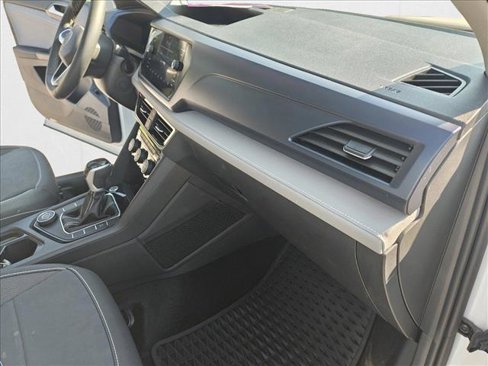 Certified 2024 Volkswagen Taos SE image 25
