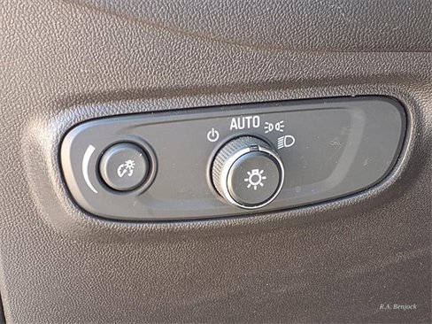 Used 2023 Chevrolet Equinox LT image 12