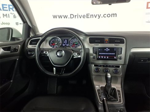 Used 2016 Volkswagen Golf SE image 13