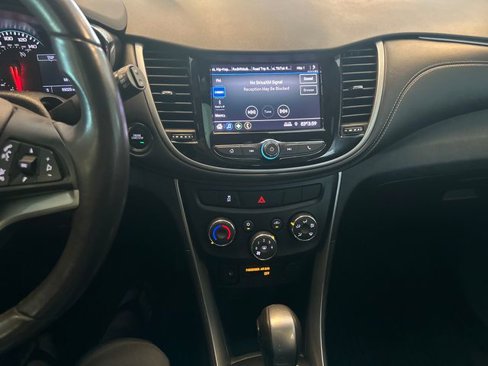 Used 2020 Chevrolet Trax LT w/ Driver Confidence Package image 23