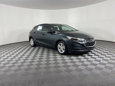 Used 2018 Chevrolet Cruze LT w/ Convenience Package image 2