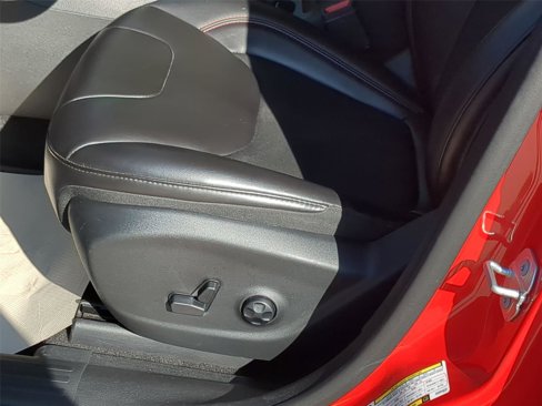 Used 2019 Jeep Cherokee Trailhawk w/ Cold Weather Group image 13
