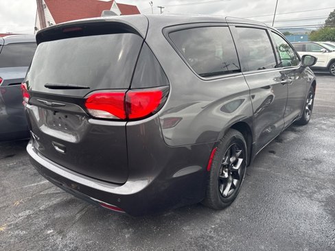 Used 2018 Chrysler Pacifica Touring Plus w/ S Appearance Package image 4