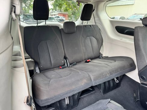 Used 2017 Chrysler Pacifica Touring image 19