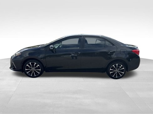 Used 2017 Toyota Corolla SE image 2