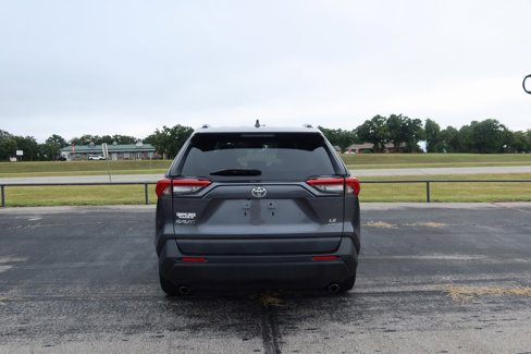 Used 2020 Toyota RAV4 LE image 7