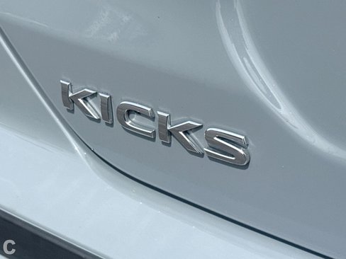 Used 2022 Nissan Kicks SR image 29