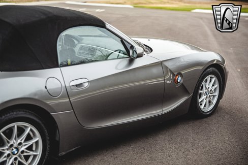 Used 2004 BMW Z4 2.5i image 16