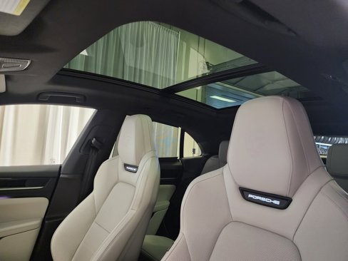 New 2025 Porsche Macan 4S Electric image 17