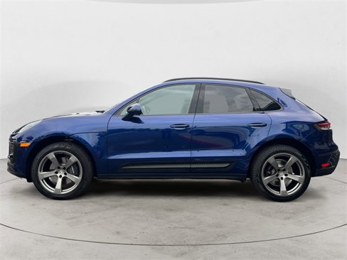 Used 2024 Porsche Macan image 2