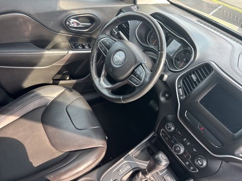 Used 2019 Jeep Cherokee Latitude Plus image 26