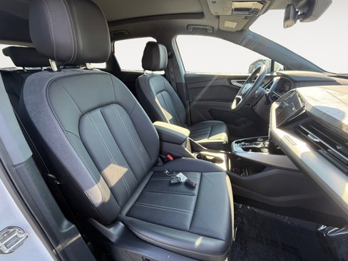 Used 2023 Audi Q4 e-tron Premium w/ Convenience Package image 19