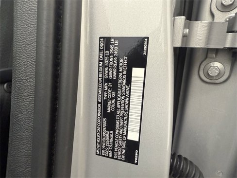Certified 2025 Volvo XC40 B5 Core image 28