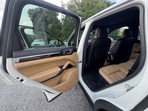 Used 2016 Porsche Cayenne image 12