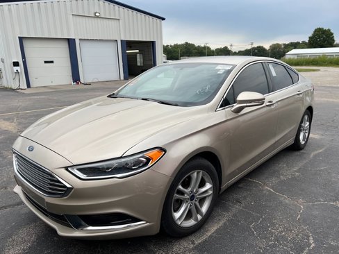 Used 2018 Ford Fusion SE w/ Fusion SE Technology Package image 2