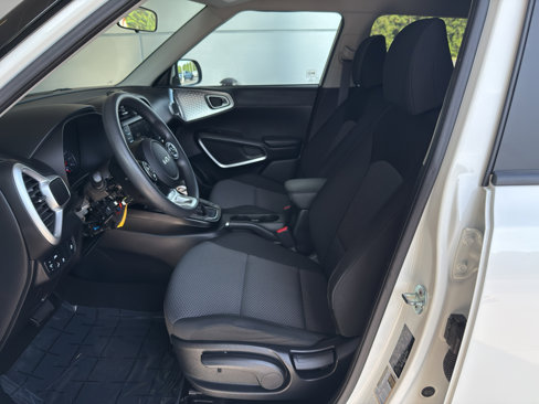Used 2022 Kia Soul LX w/ Technology Package image 11