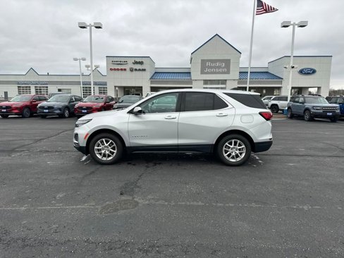 Used 2022 Chevrolet Equinox LT image 2