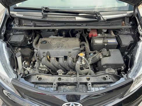 Used 2013 Toyota Yaris L image 10