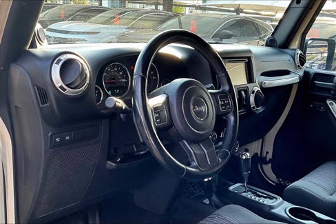 Used 2011 Jeep Wrangler Unlimited Rubicon image 16