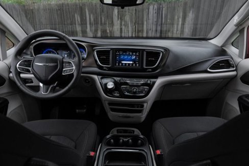 Used 2018 Chrysler Pacifica Touring Plus w/ Tire & Wheel Group image 19