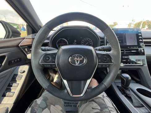 Used 2022 Toyota Avalon Limited image 14