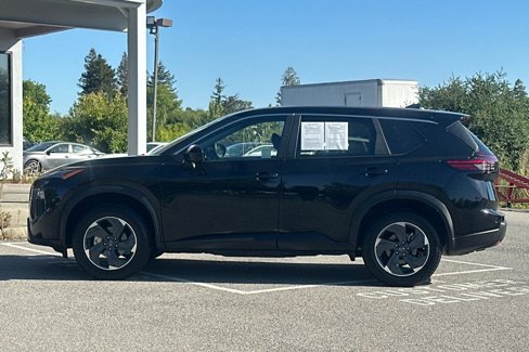 Used 2024 Nissan Rogue SV image 7