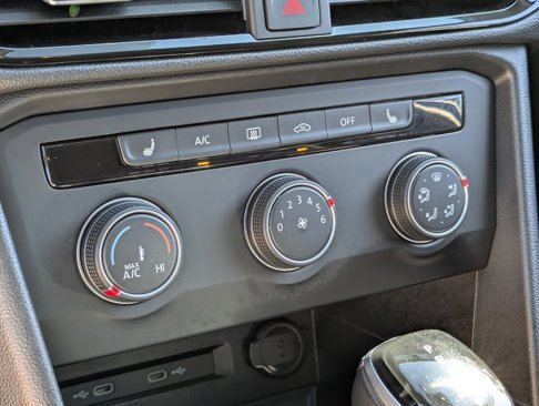 Certified 2022 Volkswagen Taos SE image 20