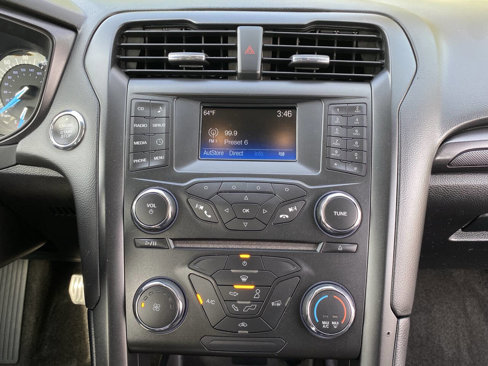 Used 2018 Ford Fusion SE w/ Equipment Group 201A image 15