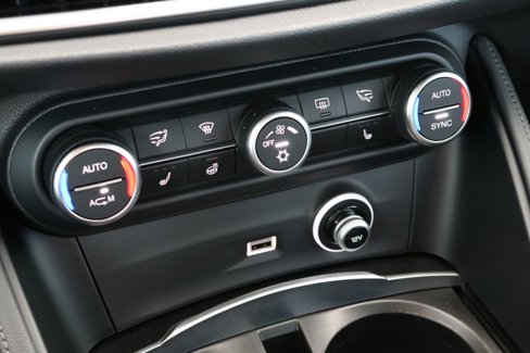Used 2018 Alfa Romeo Stelvio AWD image 48