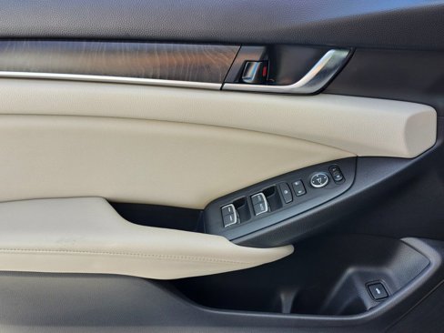 Certified 2019 Honda Accord EX image 32