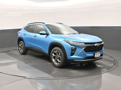 New 2025 Chevrolet Trax LT w/ Driver Confidence Package image 2