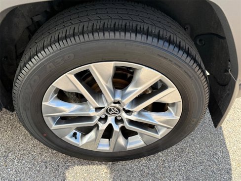 Used 2023 Toyota RAV4 XLE Premium image 6