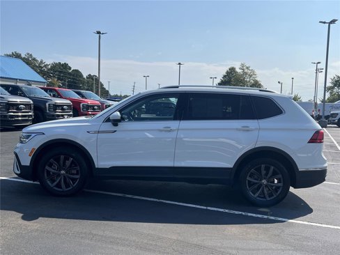 Used 2022 Volkswagen Tiguan SE w/ Panoramic Sunroof Package image 24