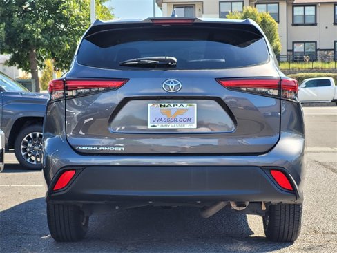 Used 2021 Toyota Highlander L image 7