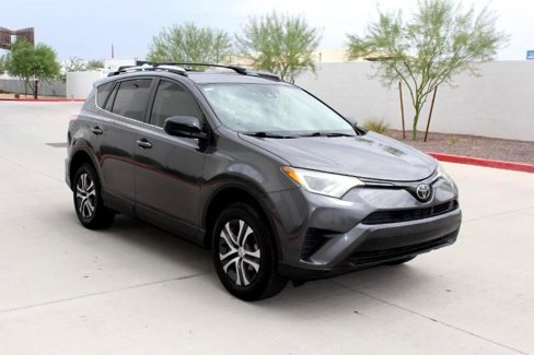 Used 2017 Toyota RAV4 LE image 3