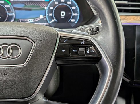 Used 2019 Audi e-tron Prestige w/ Prestige Package image 37
