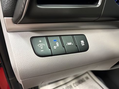 Used 2020 Hyundai Elantra SEL image 31