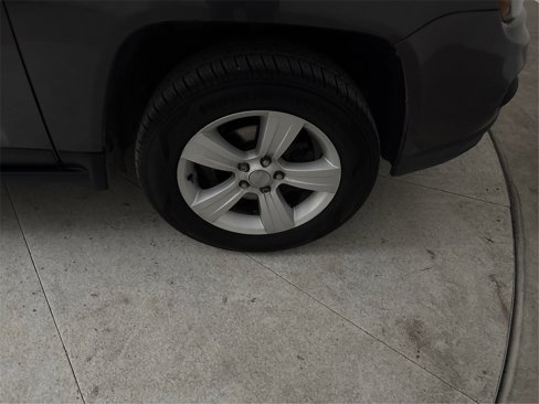 Used 2016 Jeep Compass Latitude image 17