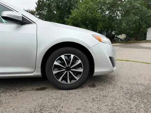 Used 2012 Toyota Camry L image 3