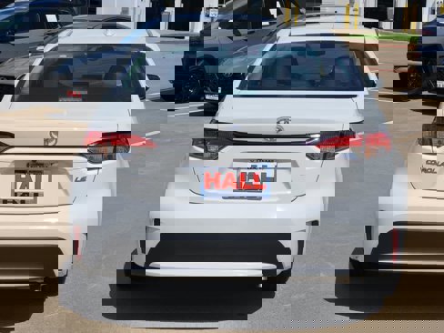 Used 2020 Toyota Corolla LE image 5