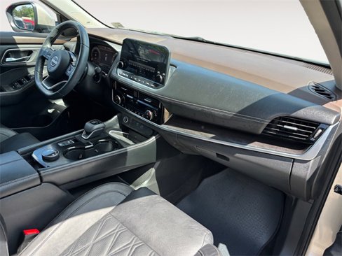 Used 2023 Nissan Rogue Platinum w/ Platinum Premium Package image 10