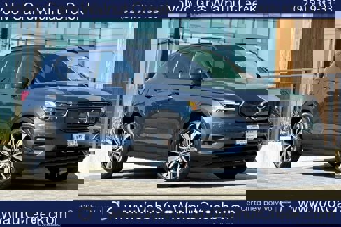Certified 2022 Volvo XC40 P8 Recharge Plus image 1