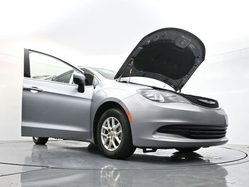 Used 2020 Chrysler Voyager Lxi image 42