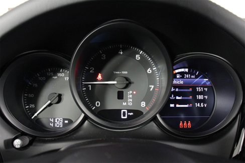 Certified 2025 Porsche Macan image 16