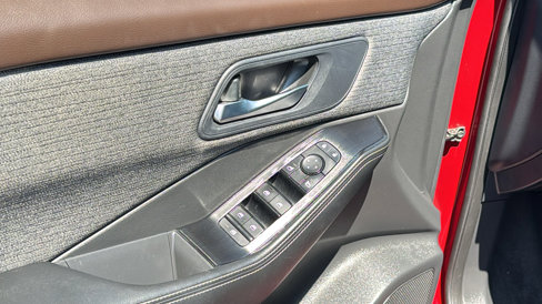 Used 2023 Nissan Rogue SV image 13