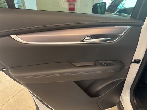 Used 2025 Cadillac XT6 Luxury image 12