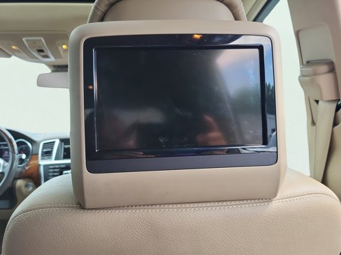 Used 2015 Mercedes-Benz GL 550 4MATIC image 16